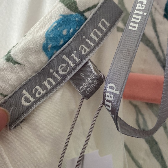 Soft Flower Blouse - Picture 3 of 5